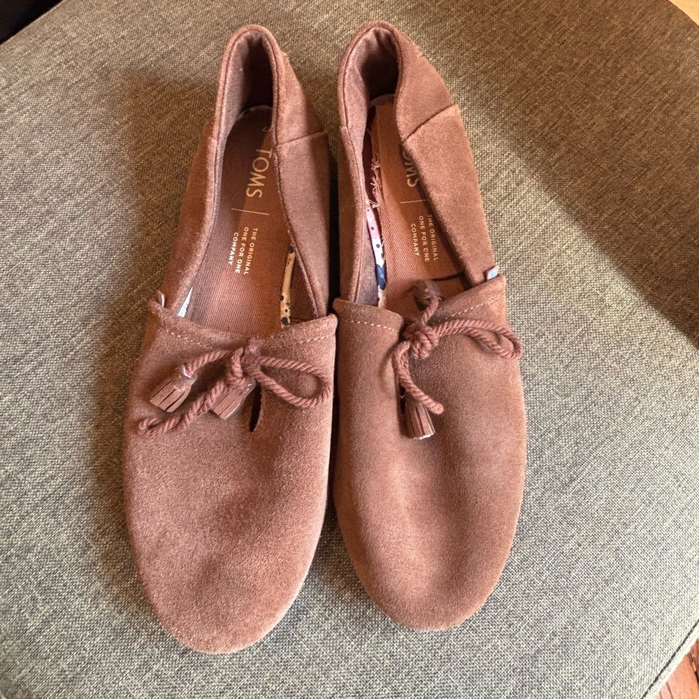 Toms size 7 Brown Suede Moccasins